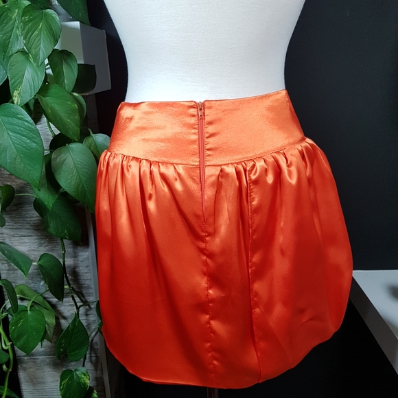 Orange satin bubble skirt - Picture 5 of 6